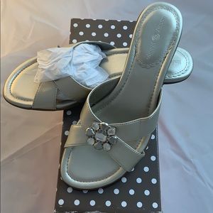 BRAND NEW Lindsay Phillips Jean Sandals